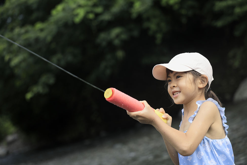 1歳半～2歳｜おすすめの夏の外遊び「水鉄砲で夏を感じよう」