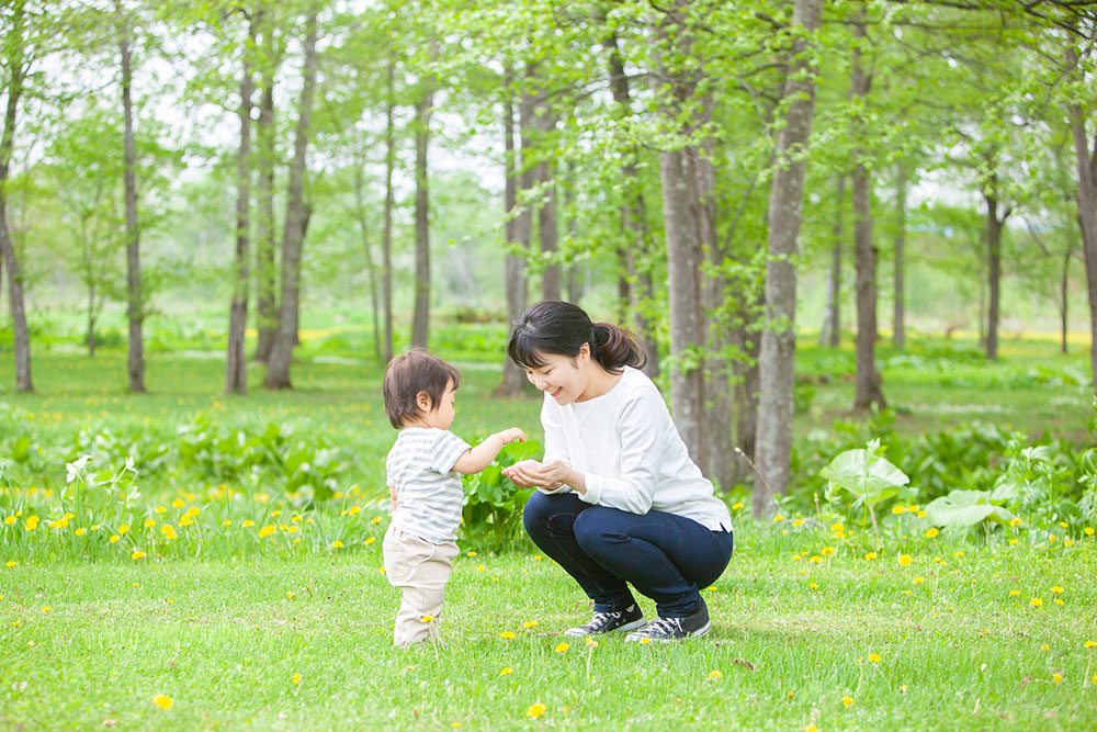 1歳半～2歳におすすめの春の外遊び「春発見！春散歩」