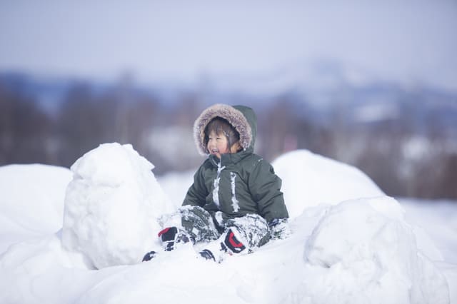 2歳児との雪遊びを満喫するための服装