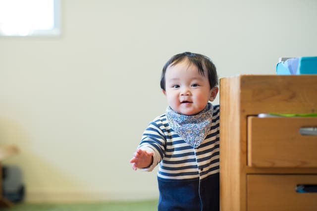 つかまり立ち期の0歳児におすすめの知育遊び