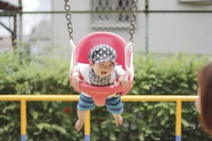 0歳の子どもとの公園デビューの遊びまとめ｜初めて遊ぶ子も楽しめる活動とは
